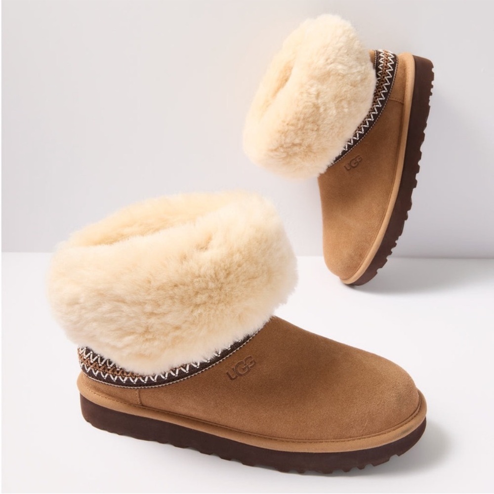 UGG Classic Short Crescent Chestnut